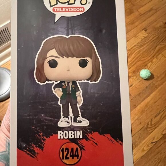 Funko Pop Stranger Things ROBIN Vinyl Figure - Picture 5 of 8
